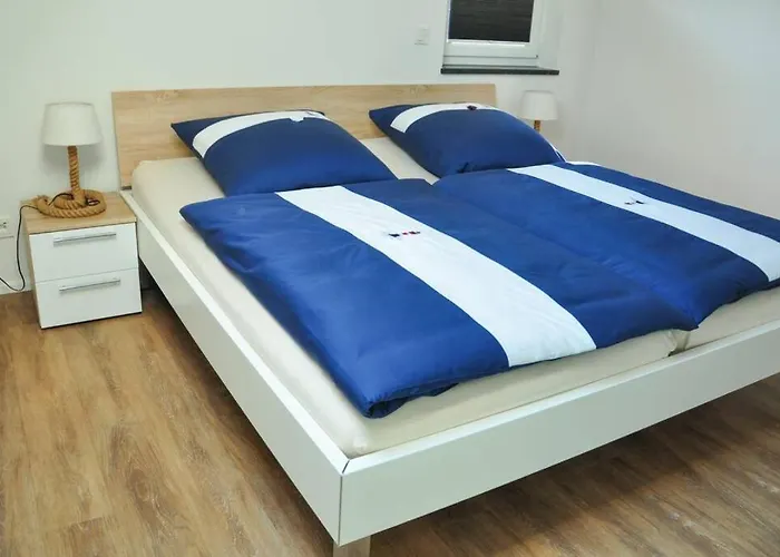 „zum Leuchtturm“